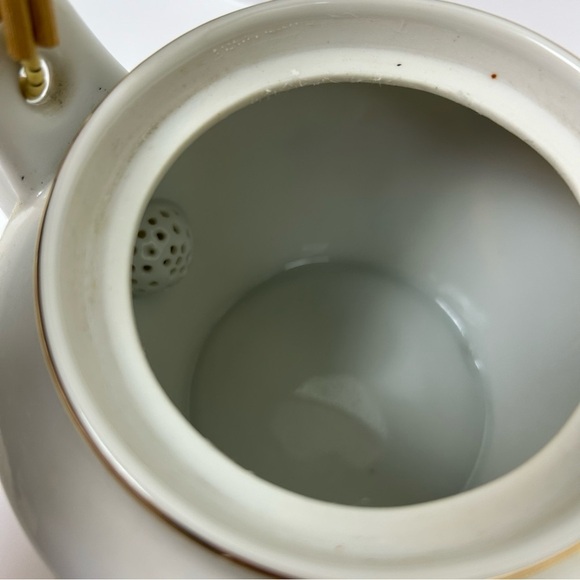 Otagiri Peony Teapot red & gold on white porcelain with bamboo rattan handle - Picture 6 of 10